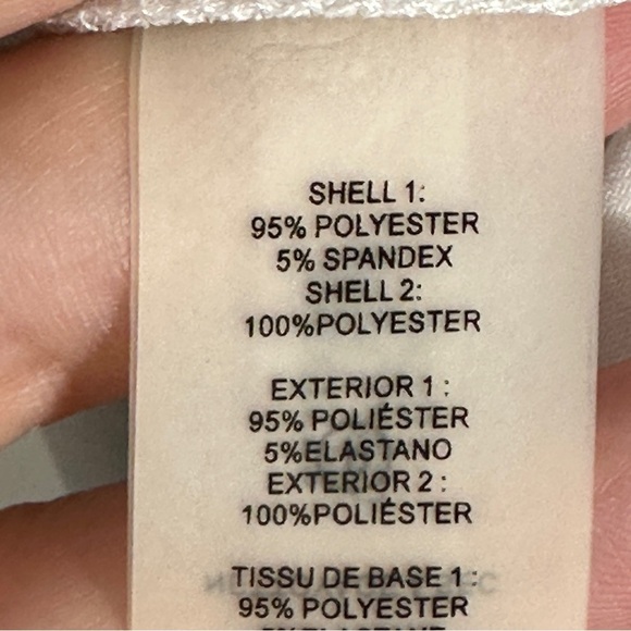 Calvin Klein sz Med. white slvless ruffled v-neck top, feminine, flowy - Picture 4 of 10